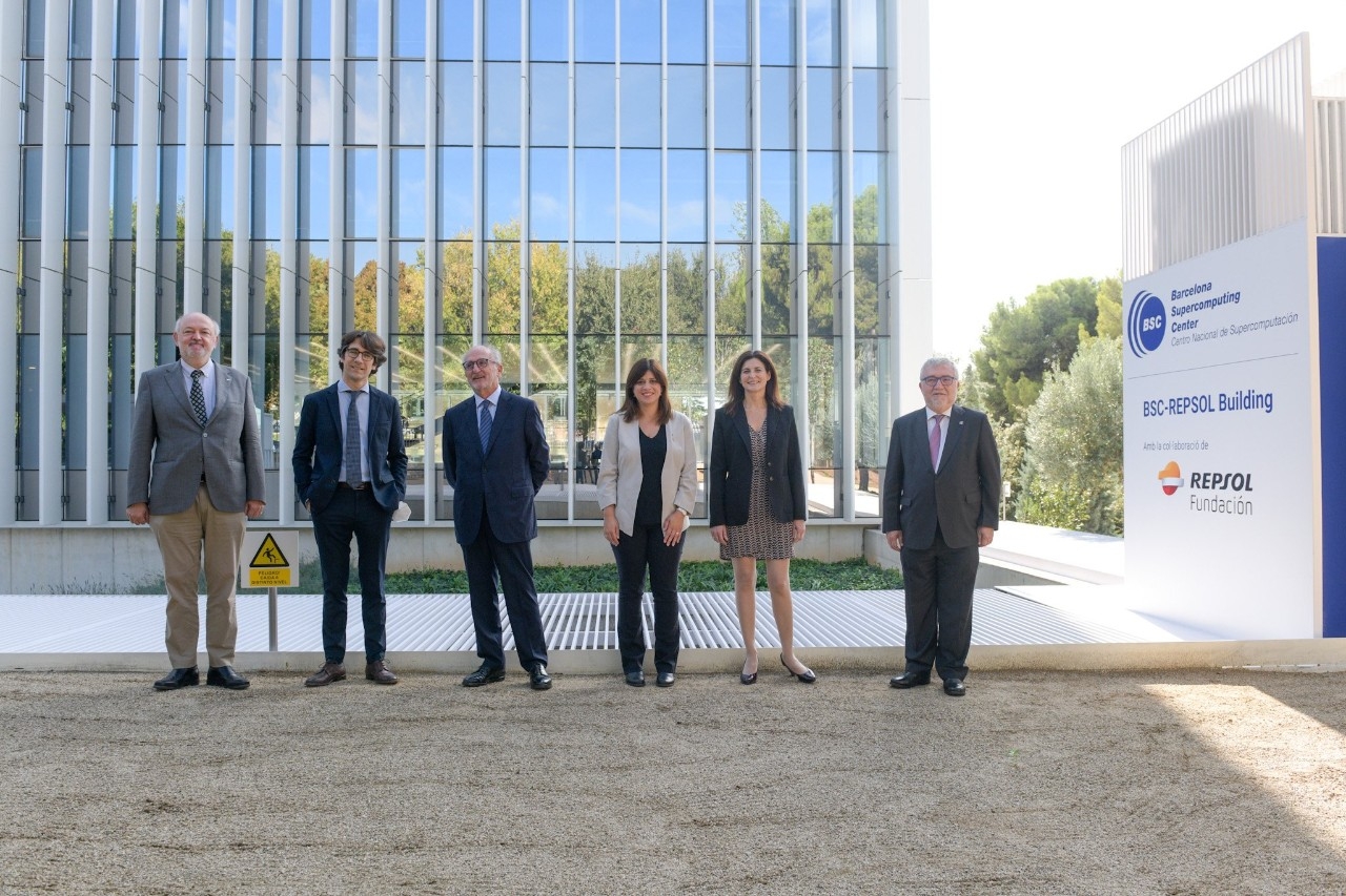 Inauguración del BSC-Repsol Building, sede corporativa del Barcelona Supercomputing Center, Antonio Brufau (Presidente de Repsol);  Mateo Valero ( Director del BSC-CNS), Gemma Geis (Consejera de Investigación y Universidades del Gobierno de la Generalitat de Cataluña), Raquel Yotti (Secretaria general de investigación del Ministerio de Ciencia e Innovación), Daniel Crespo (Rector de la UPC)