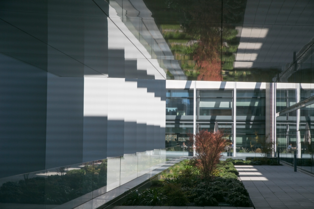 Patio interior del Campus Repsol