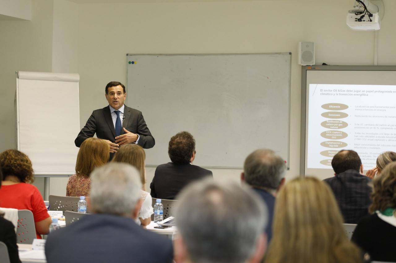 António Calçada, vicepresidente de Fundación Repsol en la apertura del Curso sobre Transición Energética organizado junto al Instituto Atlántico.