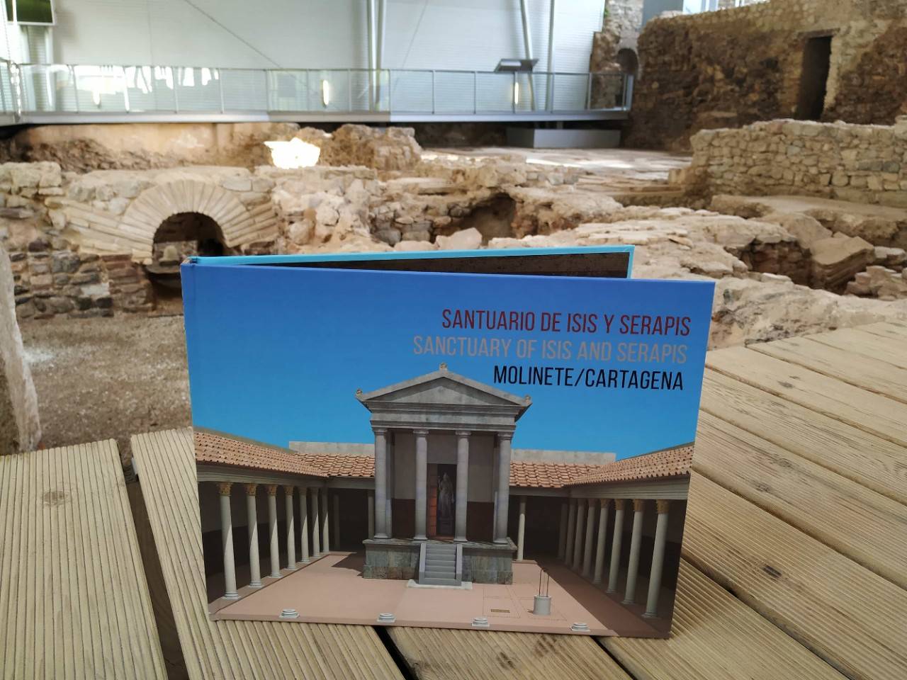 Libro ‘El santuario de Isis y Serapis’