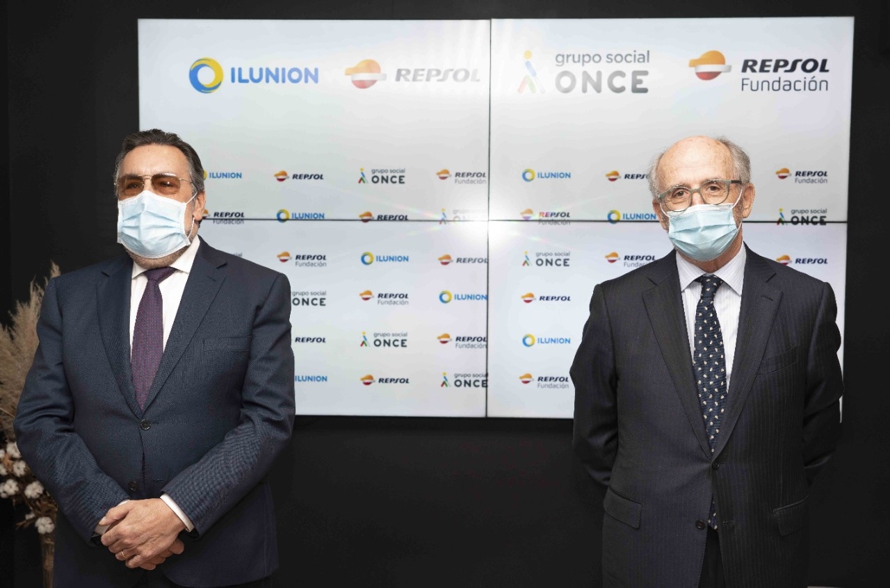 Miguel Carballeda, presidente del Grupo Social ONCE y Antonio Brufau, presidente de Repsol y su Fundación