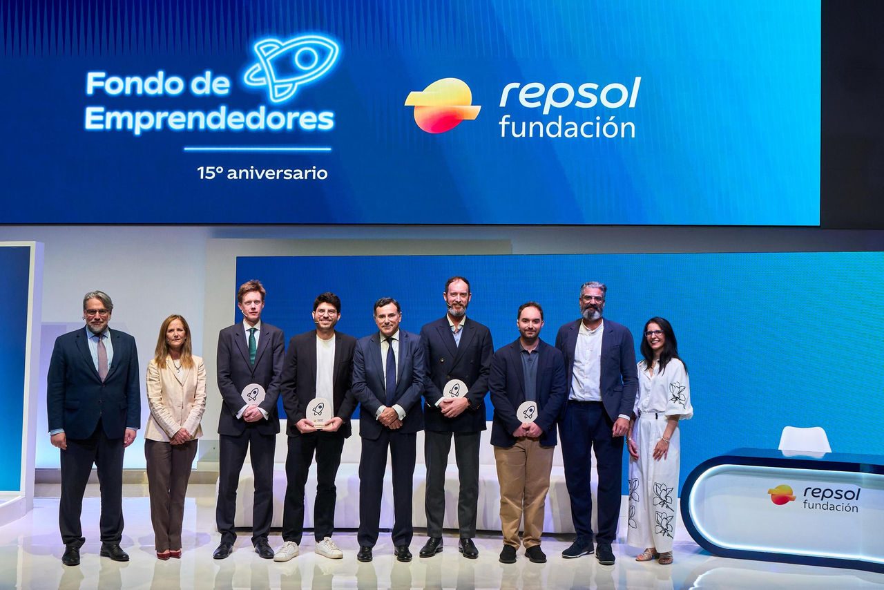 Startups seleccionadas junto a António Calçada, director general de Fundación Repsol y el equipo del Fondo de Emprendedores de Fundación Repsol. 